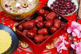 《和田灰枣：戈壁滩上的甜蜜玛瑙》